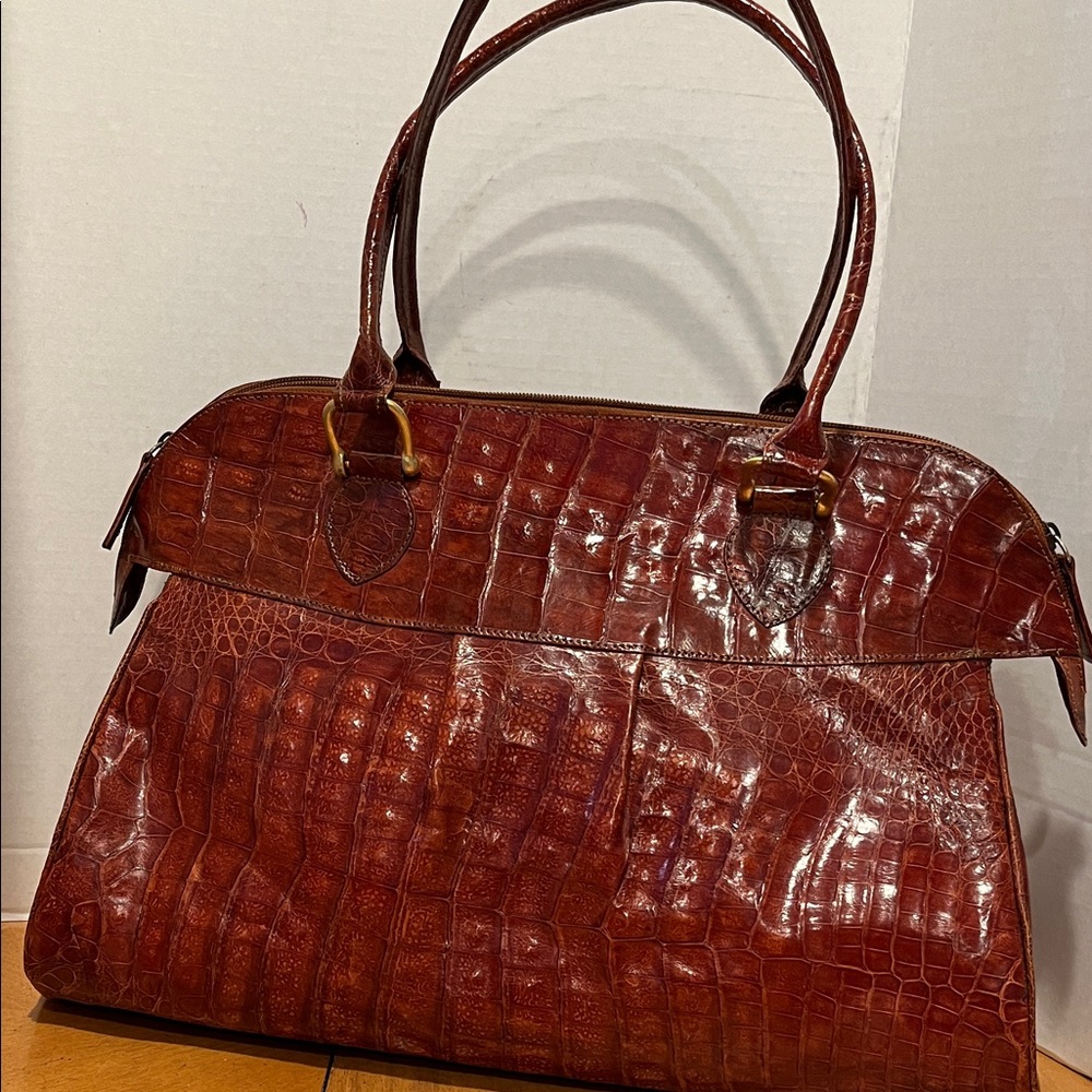 Elegant Crocodile-Embossed Leather Handbag brand new cognac light weight